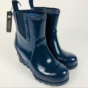 Sorel Joan Rain Wedge Chelsea Gloss Navy 6 or 9.5
